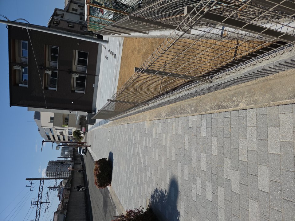 川西美園の歩道補修と道路側ブロックファンス完成